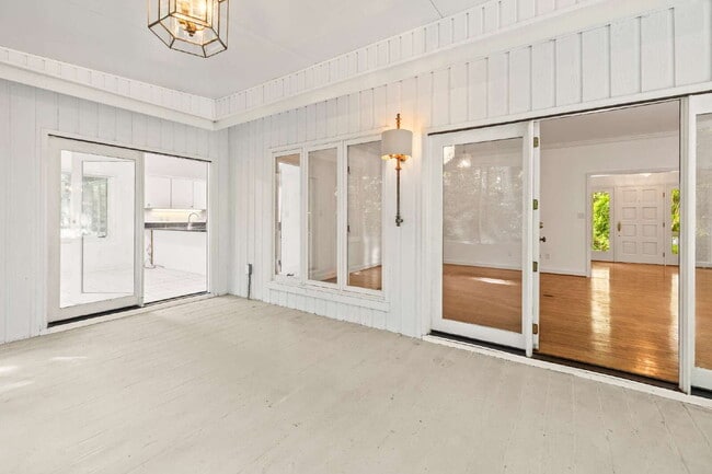 Building Photo - "Experience Southern Charm: Spacious 3-Bed, 3-Bath Home in The Landings"