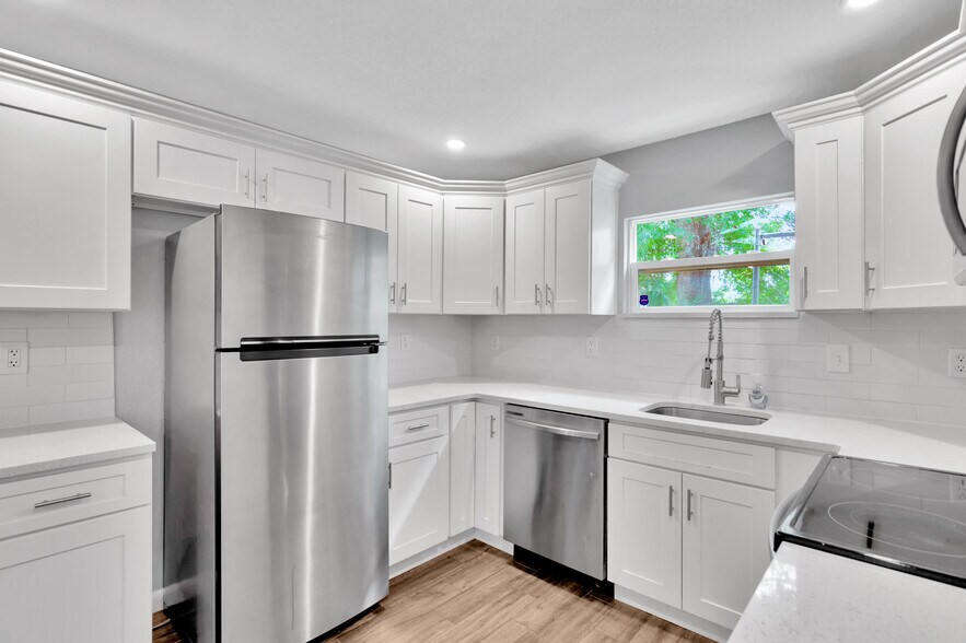 Building Photo - 2223 Gordon St