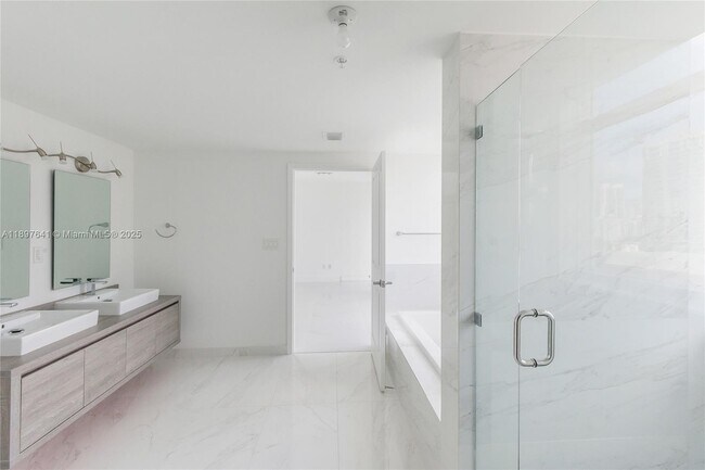 Building Photo - 400 Sunny Isles Blvd