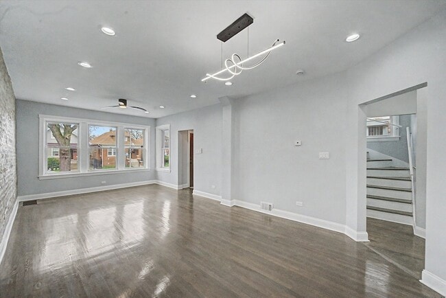 Building Photo - 1511 N Linder Ave