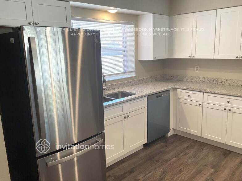 Building Photo - 2225 14th Ave SW