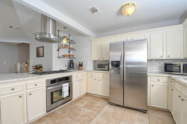 Building Photo - 17 S High Oaks Cir