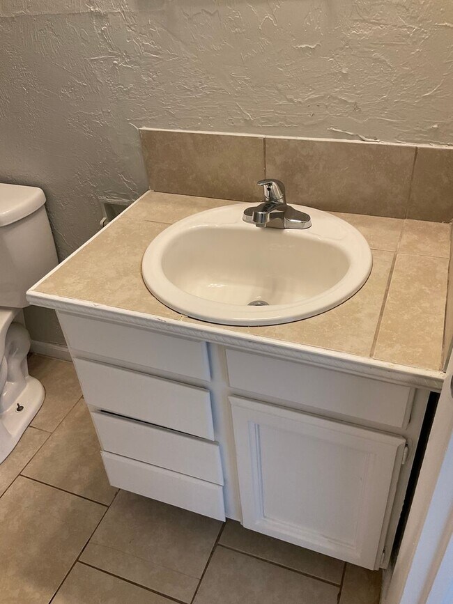 Building Photo - Cute 2 bedroom for rent