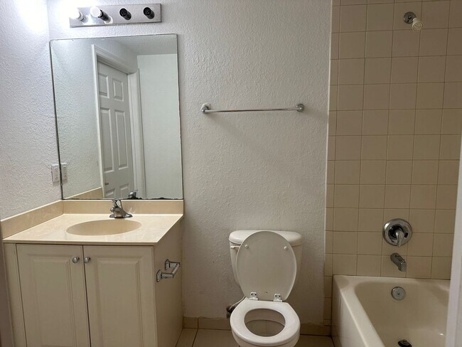 Building Photo - 1986 Freeport Dr