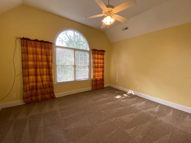 Building Photo - 131 Barclay Valley Dr