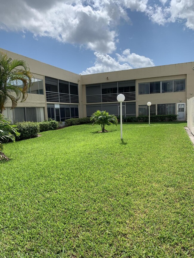 Building Photo - 3212 Strawflower Way