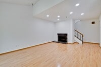 Building Photo - Beautifully Remodeled 3BR 2.5BA Townhouse in Great Community in Mountain View