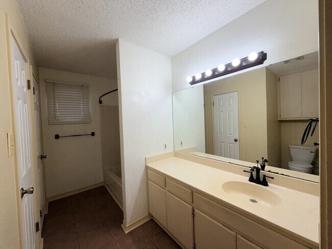 Building Photo - 7126 Fort Collins Dr