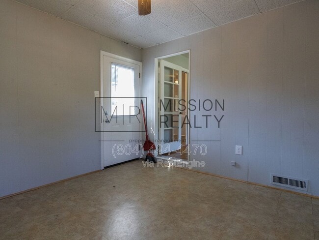 Building Photo - 1107 Ironington Rd