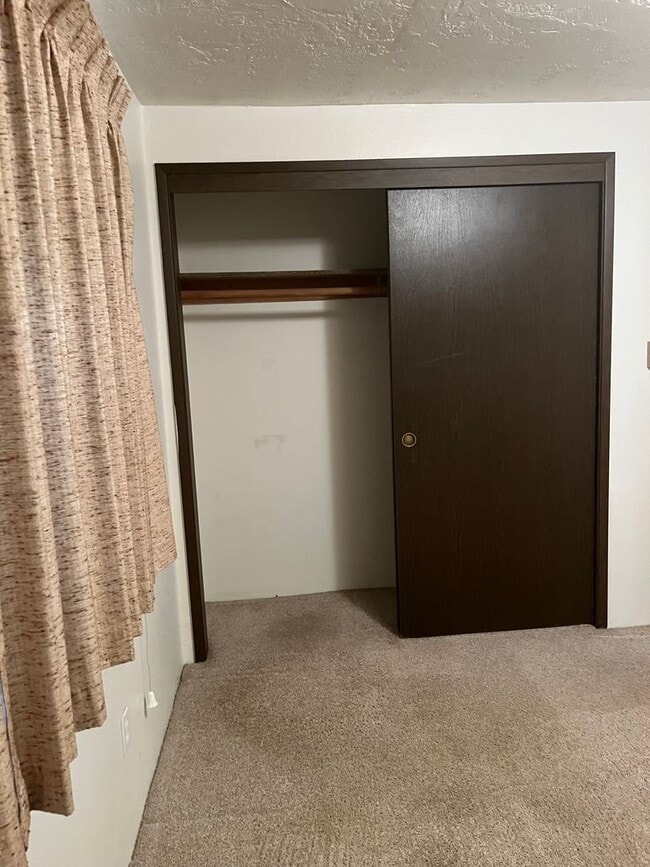 Building Photo - 3 bed / 2 bath house