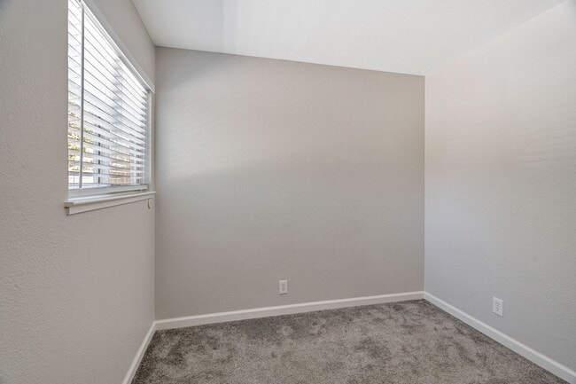 Building Photo - 2 Story Townhome