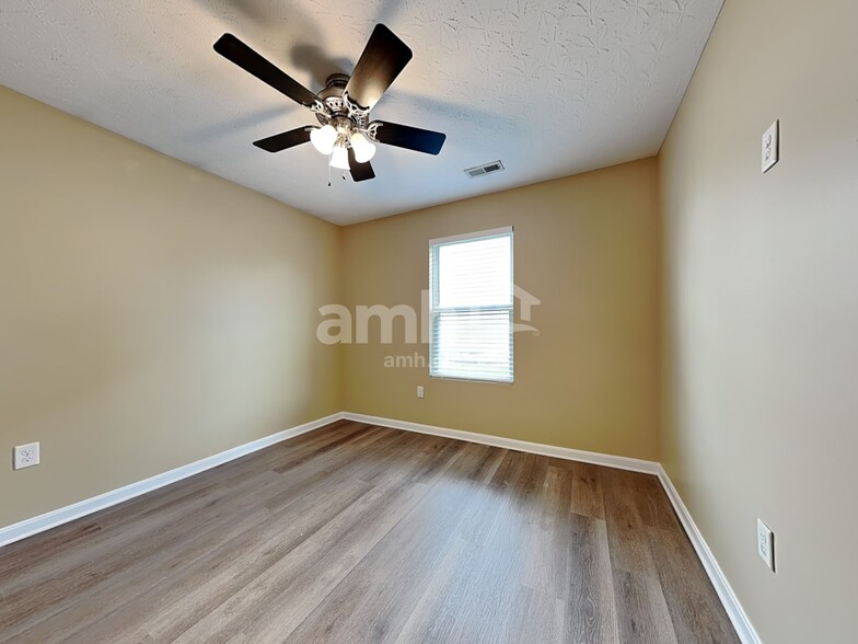 Building Photo - 469 Hennepin Dr