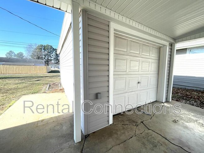 Building Photo - 604 S Carbon St