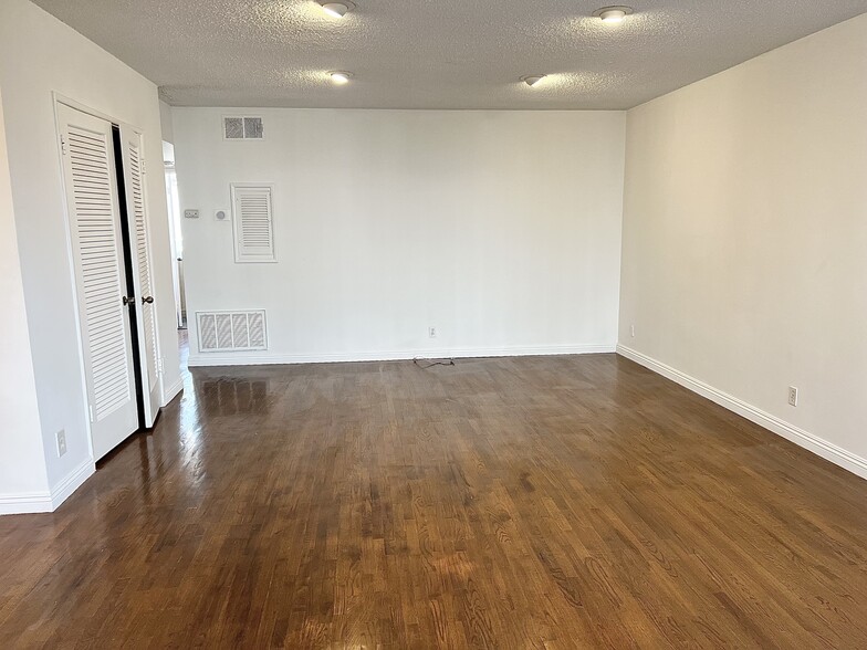 Building Photo - The Brentana