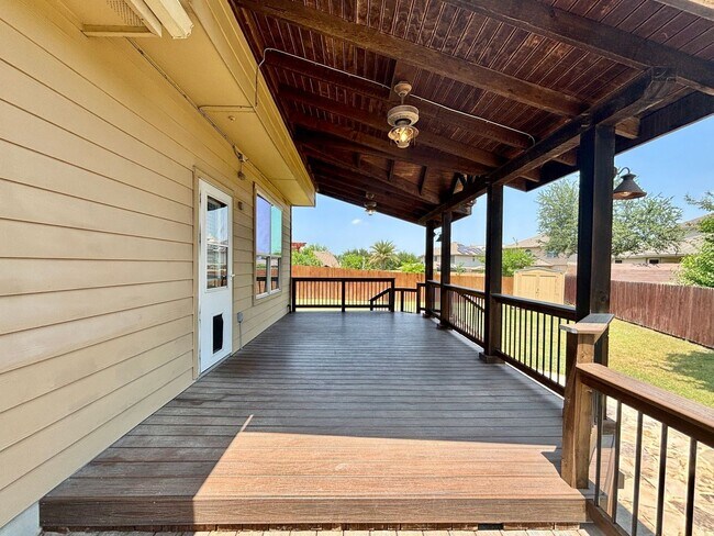 Building Photo - Welcome to this Big & Beautiful! 5 bed/3.5...