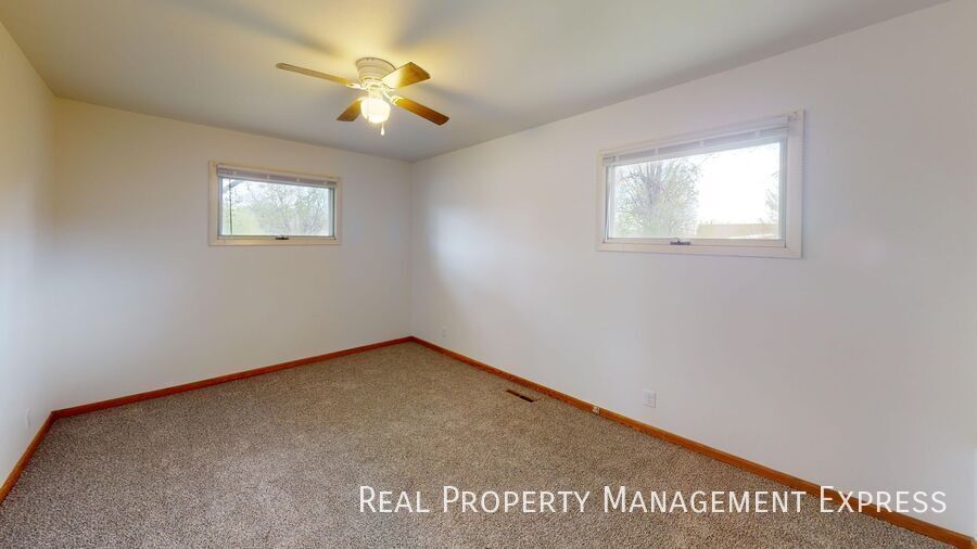 Building Photo - Spacious 2 Bedroom, 2 Bath Home in the Heart of Dell Rapids
