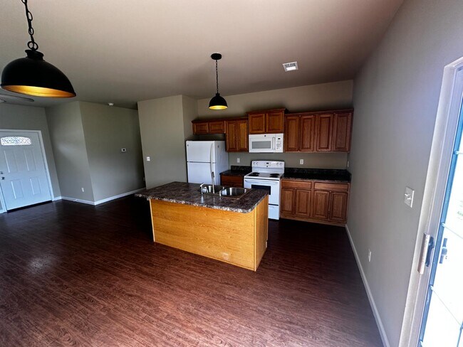 Building Photo - 25 Rock Creek Dr