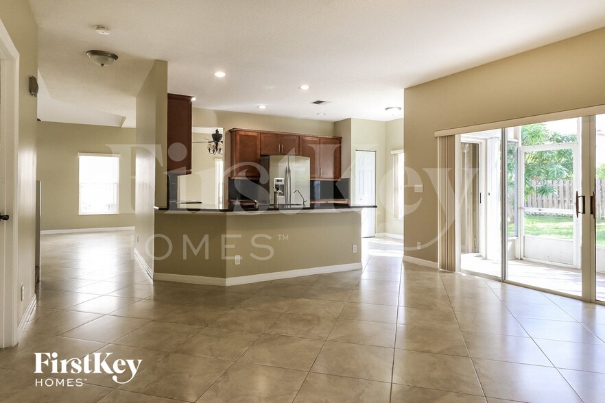 Building Photo - 7634 Trenton Dr