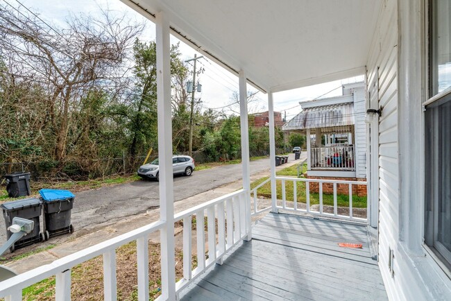 Building Photo - Section 8 Ok! Fully Renovated 1 Bed/1 Bath...