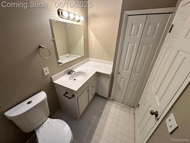 Building Photo - 39975 Crosswinds Rd