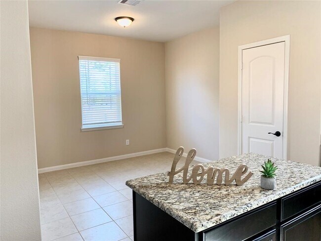 Building Photo - 8881 Oval Glass St