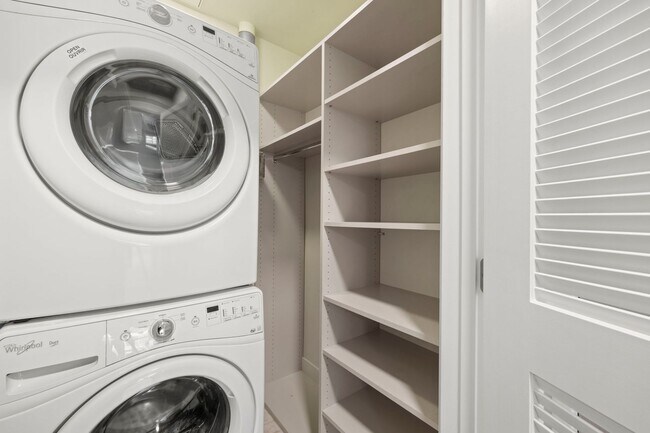 Building Photo - 2 Bed/2 Bath Luxury Condo at The Bond