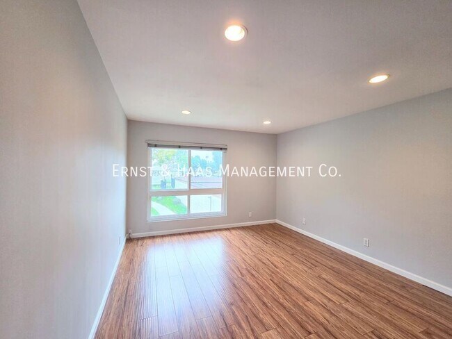 Building Photo - 3701 Country Club Dr