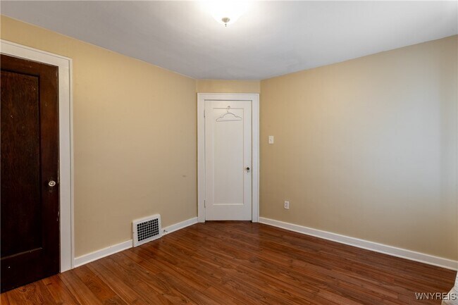 Building Photo - 189 Hamilton Dr