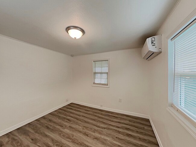 Building Photo - 630 N Halifax Ave