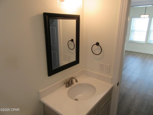 Building Photo - 2811 N Panama Ave