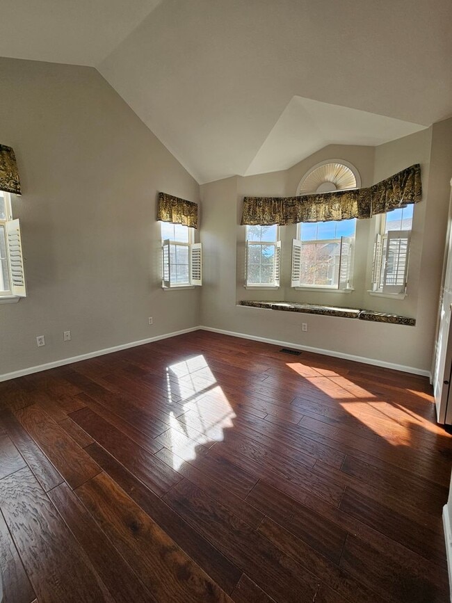 Building Photo - Stunning Highlands Ranch Townhome