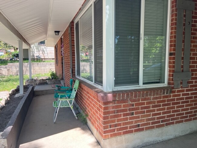 Building Photo - Beautiful home with garage, carport and fe...