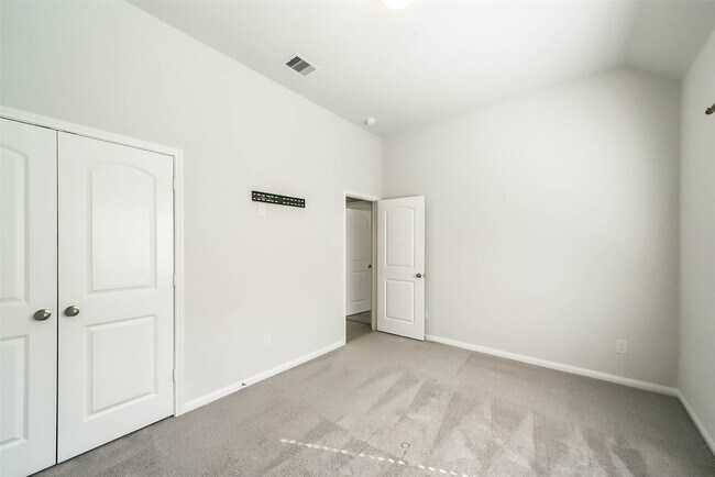 Building Photo - 13030 Laura Lake Dr
