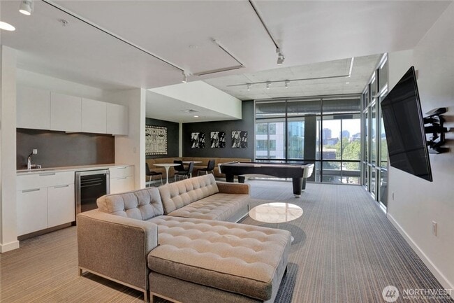 Building Photo - Unique 1 bed/1bath, 200 sqft patio, 2 parking spaces, high end finishes.