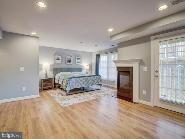 Building Photo - 8410 Chaucer House Ct