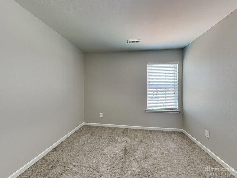 Building Photo - 131 Quail Springs Rd