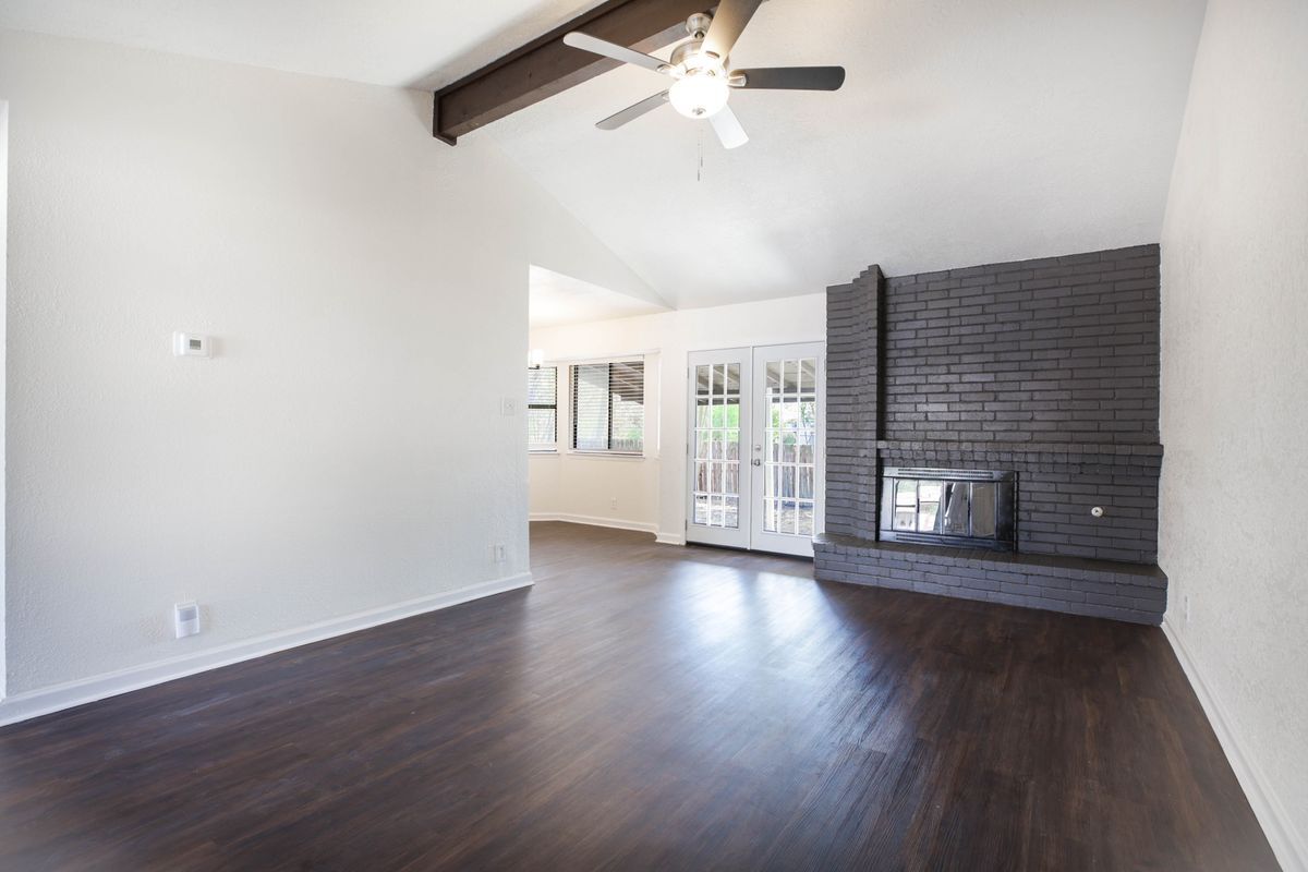 Building Photo - 7506 Lincoln Village Dr