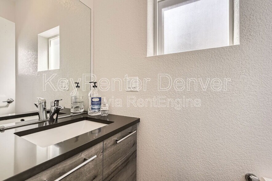 Building Photo - 1013 Depew St