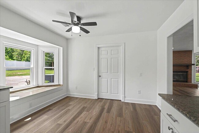 Building Photo - 2464 Elfinwing Ln