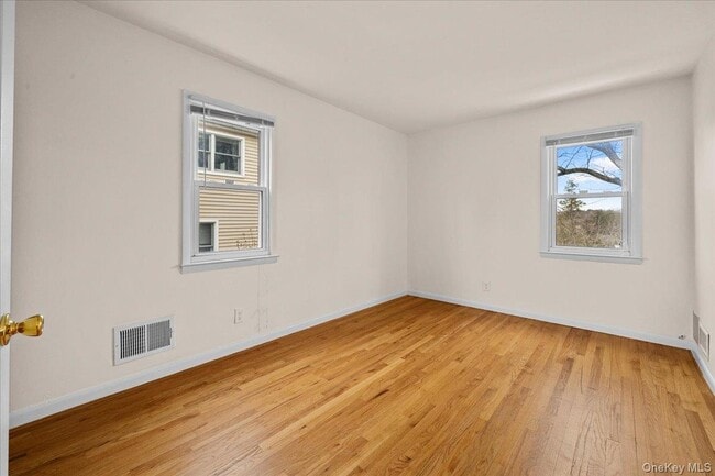 Building Photo - 73 Ewart St