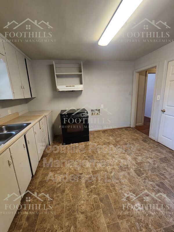 Building Photo - 414-416 Jeb Stuart Ave