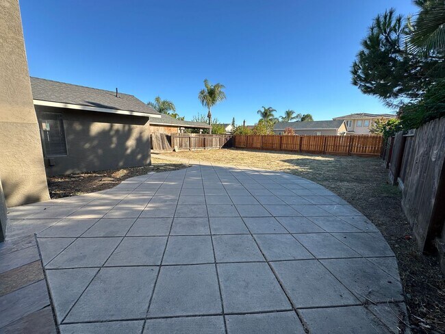 Building Photo - No Deposit