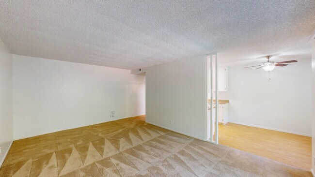 Building Photo - 827 Las Gallinas Ave