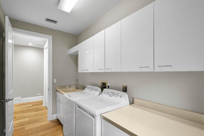 Building Photo - 11 Marlwood Ln