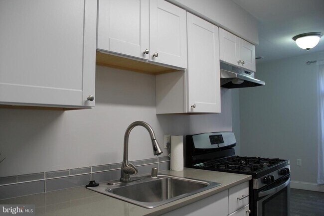 Building Photo - 3360 Woodburn Rd