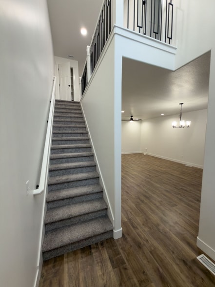 Building Photo - 723 Desert Willow Dr