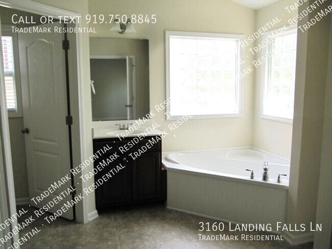 Building Photo - 3160 Landing Falls Ln