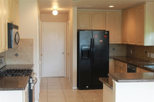 Building Photo - 1723 Monvale Ln