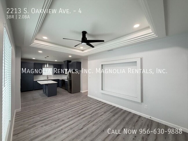 Building Photo - 2213 S Oakview Dr