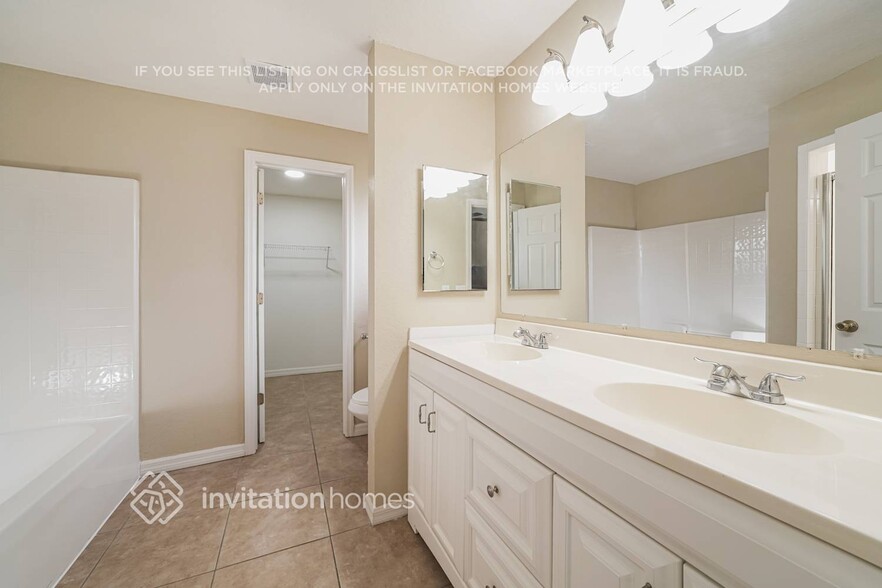 Building Photo - 7915 Grand Pines Blvd